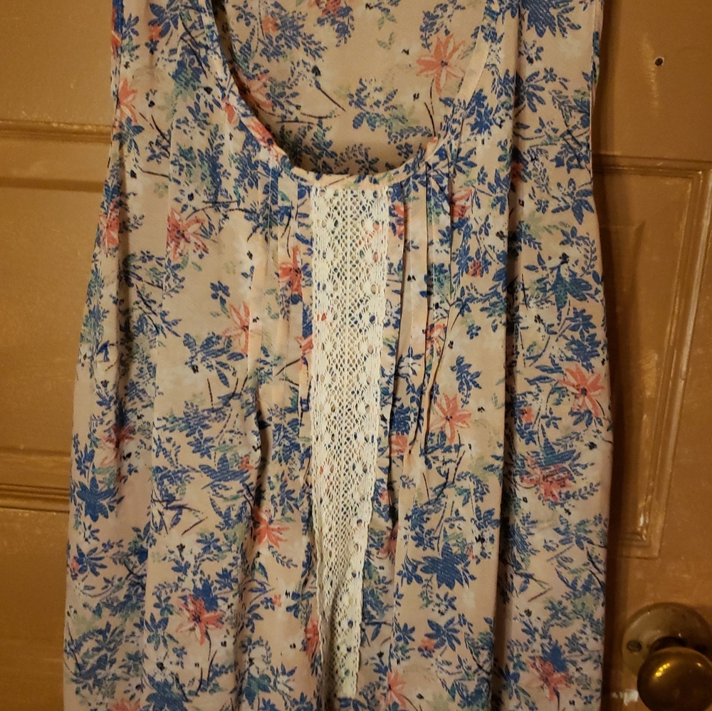 Top - Picture 2 of 2